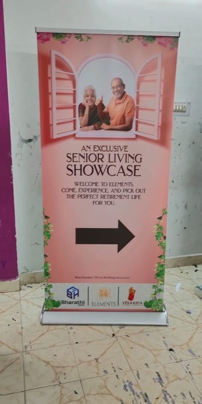 standee (3)